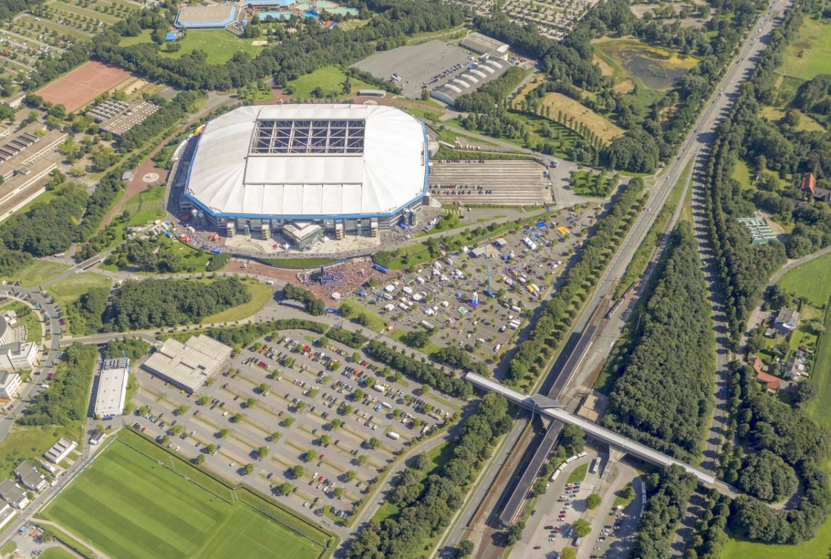 Gelsenkirchen, Luftbild, Veltins-Arena.jpg