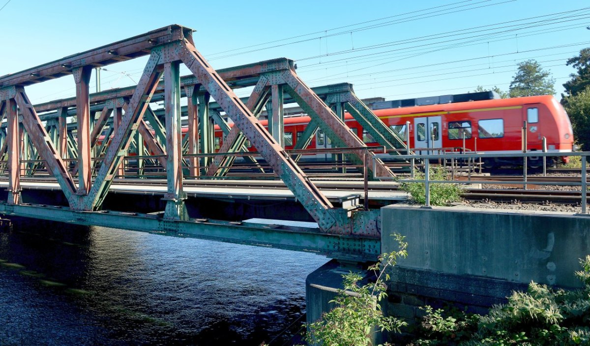 Güterbahnstrecke Betuwe in Oberhausen.jpg