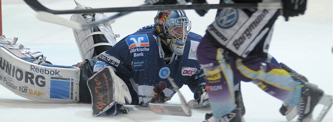 IEC Iserlohn Roosters - Krefeld--656x240.jpg