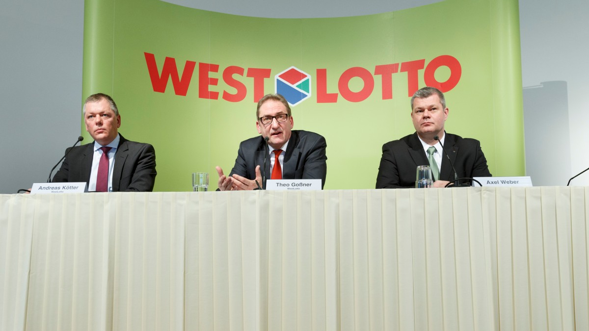 Andreas Kötter, Theo Goßner und Axel Weber beim WestLotto Jahrespressegespräch 2015.