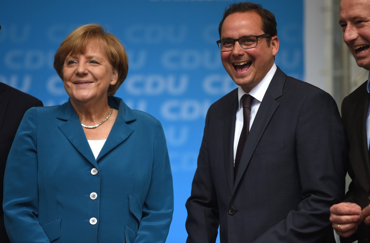 Laut WDR-Prognose liegt CDU-Kandidat Thomas Kufen bei der OB-Wahl in Essen deutlich vor Oberbürgermeister Reinhard Paß (CDU). Das Archivbild zeigt Thomas Kufen mit Bundeskanzlerin Angela Merkel am 4. September in Essen.