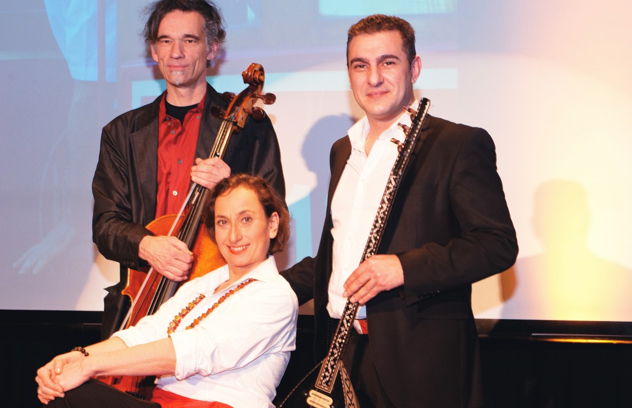 Das Trio „Diva Istanbul“ tritt im Kunstquartier auf.