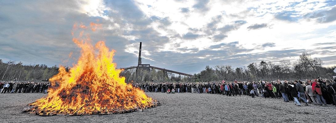 Osterfeuer der SPD auf Zollverein.jpg