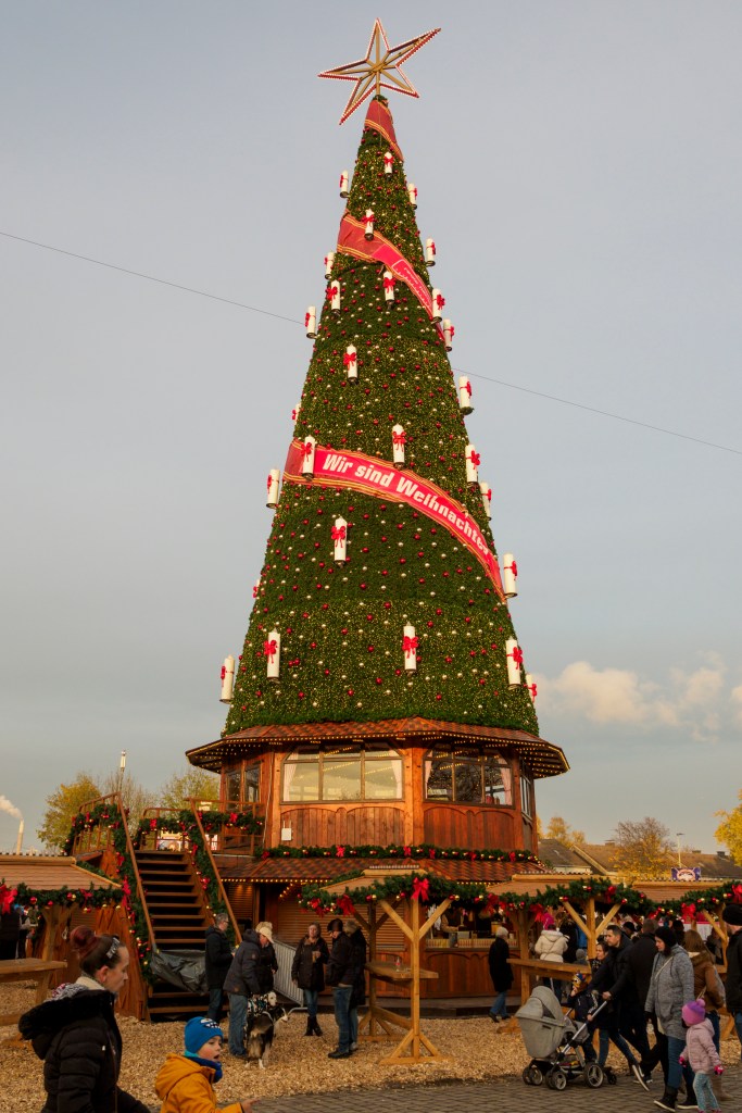 Cranger Weihnachtszauber größter mobiler Weihnachtsbaum der Welt