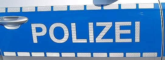 Polizei_Streifenwagen_Schriftzug_blau--543x199.jpg