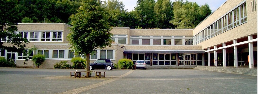 Serie Schulen in Wittgenstein Hautsschule--656x240.jpg