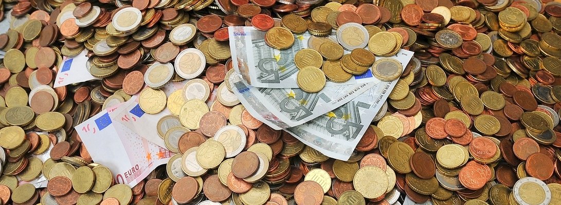 Symbolbild Geld, Euro, Sparen-kGy--656x240@DERWESTEN.jpg