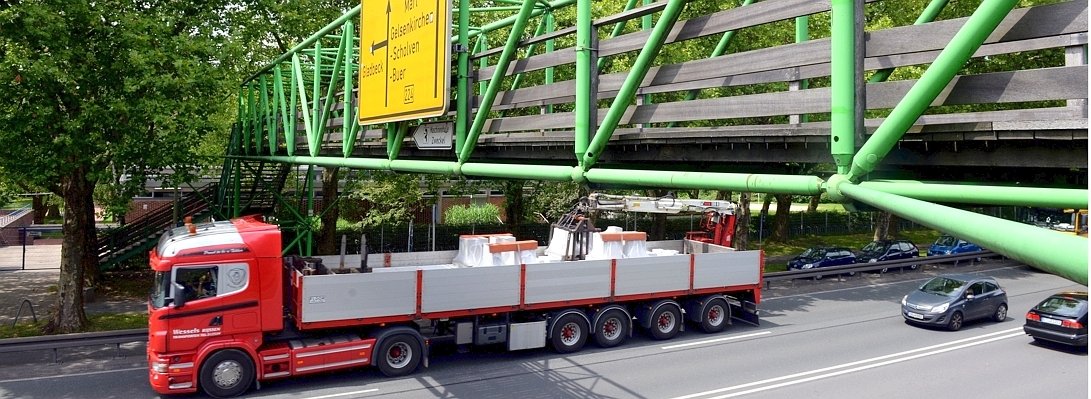 TYPISCH GLADBECK_ Fußgängerbrücke über die-k6lF--656x240@DERWESTEN.jpg