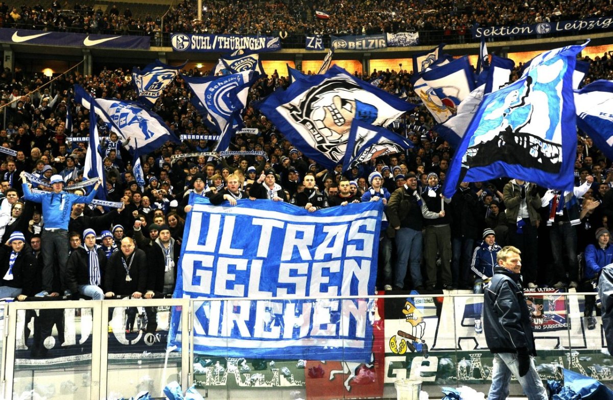 Ultras-Gelsenkirchen-Schalke.jpg