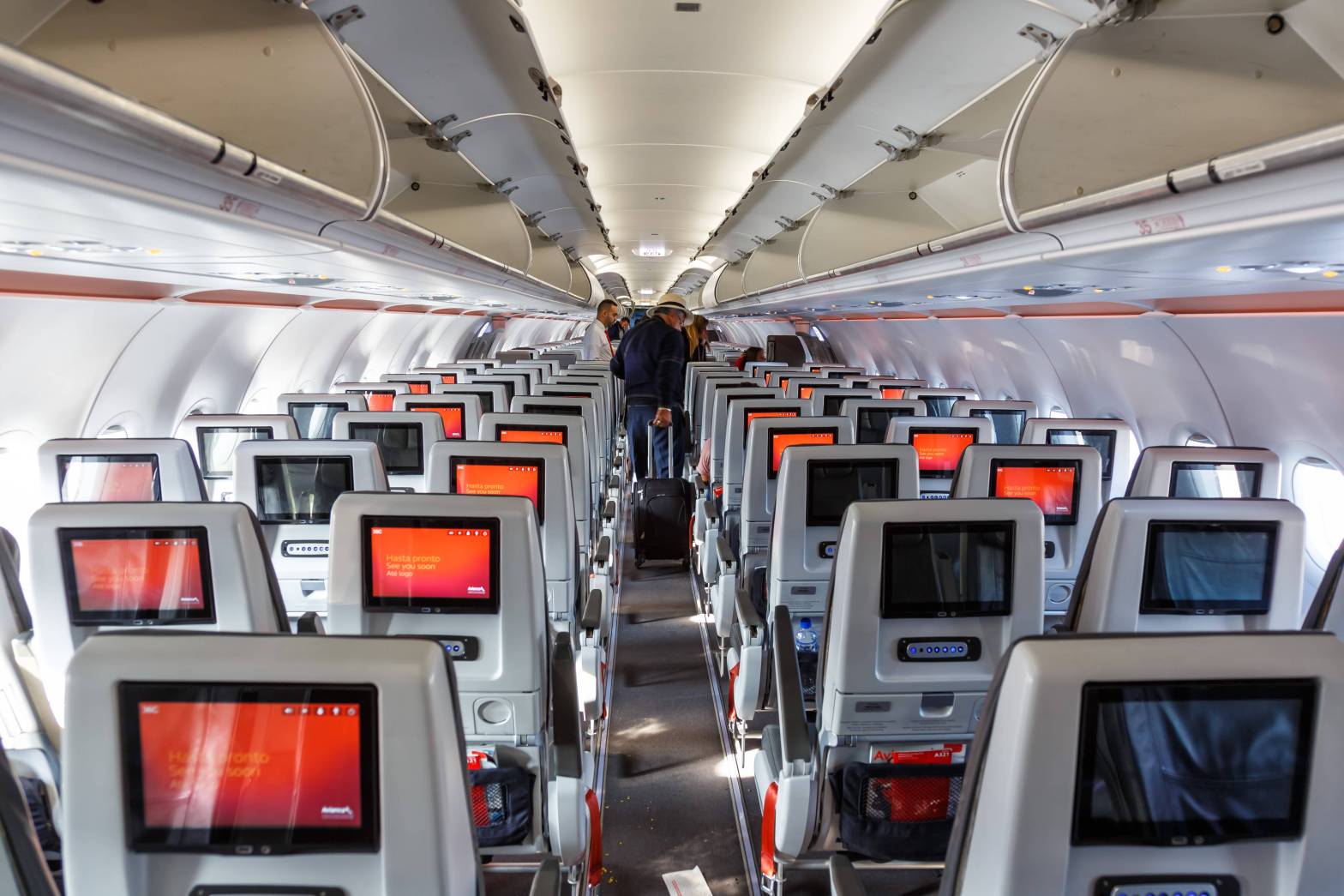 Urlaub: Weil niemand auf Flügen mittleren Sitz buchen will – Airline macht Kunden unfassbares Angebot