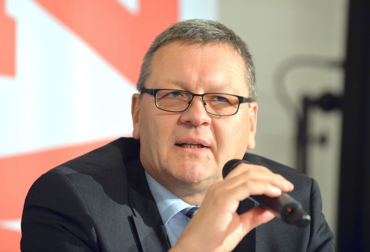 Joachim Brendel (IHK) beim WAZ-Forum zur A 52 im Februar 2015 im Luther Forum.