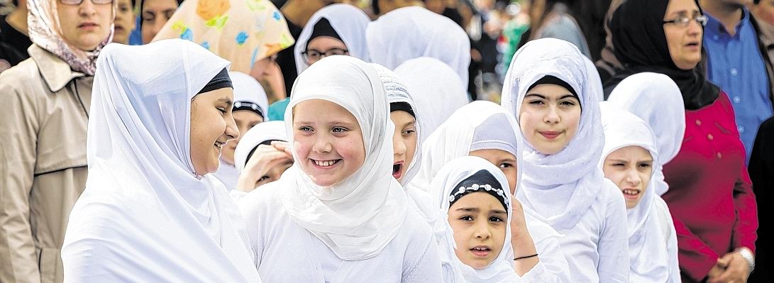 Wohltätigkeitsveranstaltung vor der Wanner Moschee-k10E--656x240@DERWESTEN.jpg