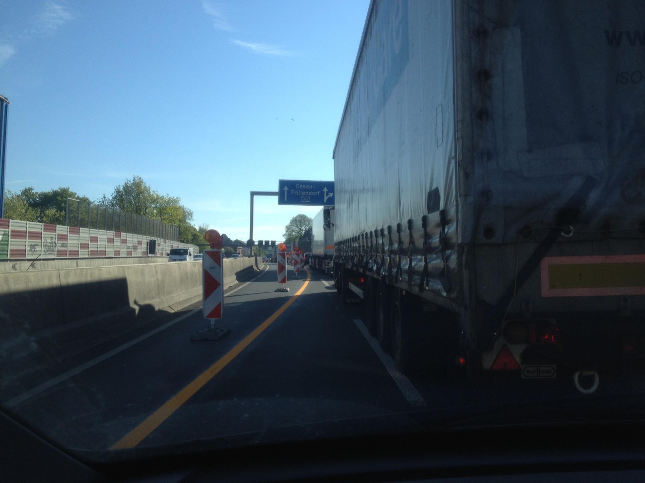 Nichts geht mehr: Die Sperrung der A40 hat am ersten Vormittag die Nerven der Autofahrer strapaziert.