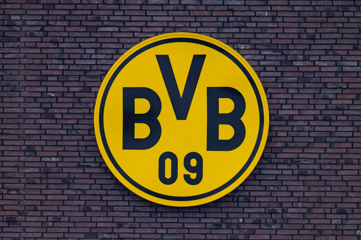 Das Logo von Borussia Dortmund an der BVB-Geschäftsstelle.