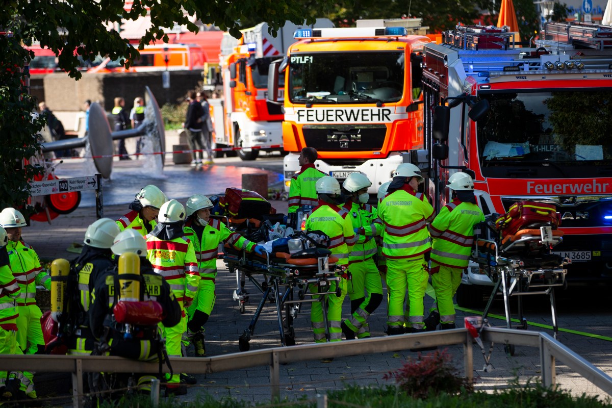 Rettungskräfte tummeln sich am U-Bahnhof Ebertplatz