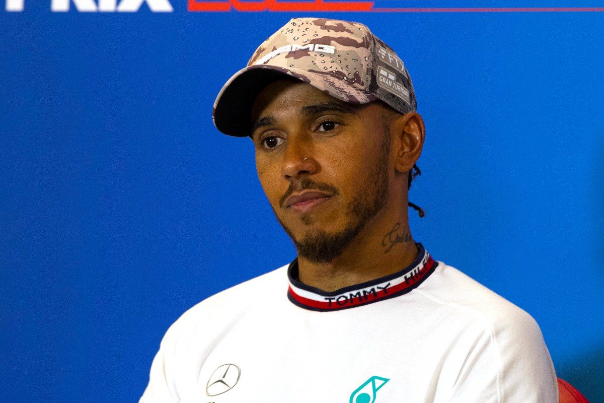 Lewis Hamilton auf einer Pressekonferenz der Formel 1.