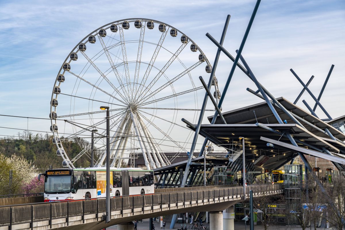 Centro Oberhausen Haltestellte Neue Mitte Riesenrad