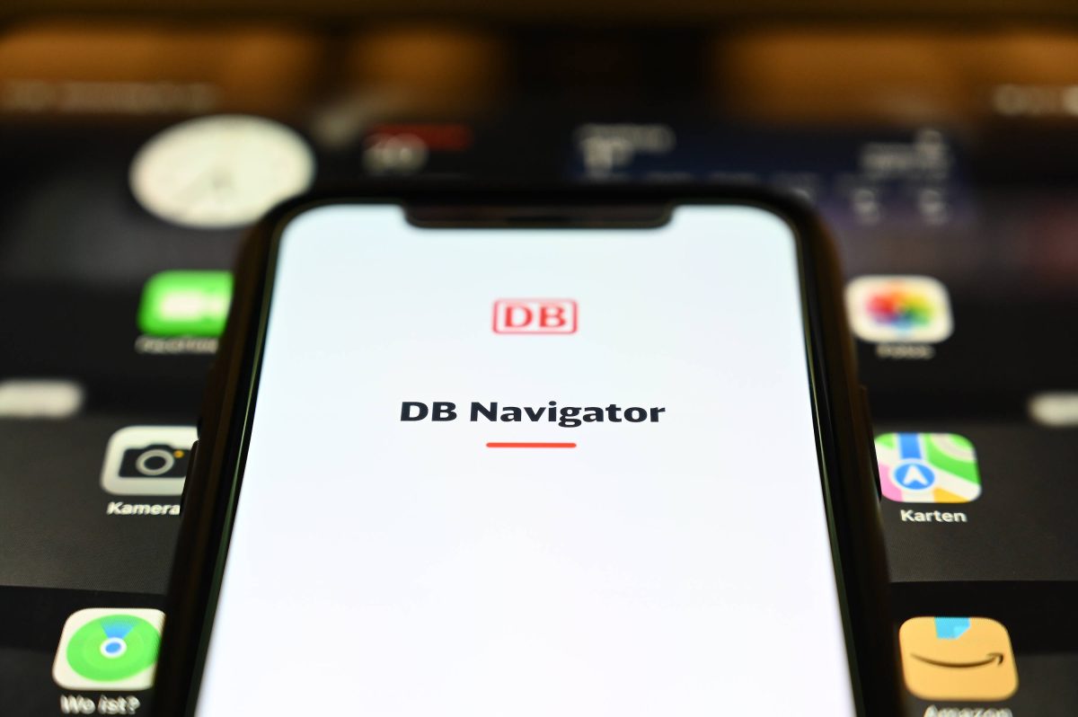 Deutsche Bahn App DB-Navigator geöffnet auf Smartphone