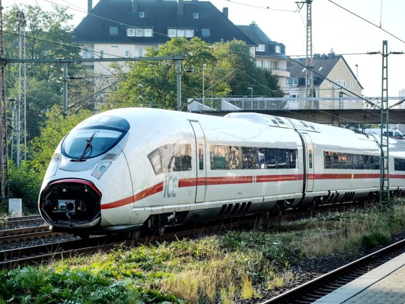 Deutsche Bahn ICE Durchsage Kundin schockiert