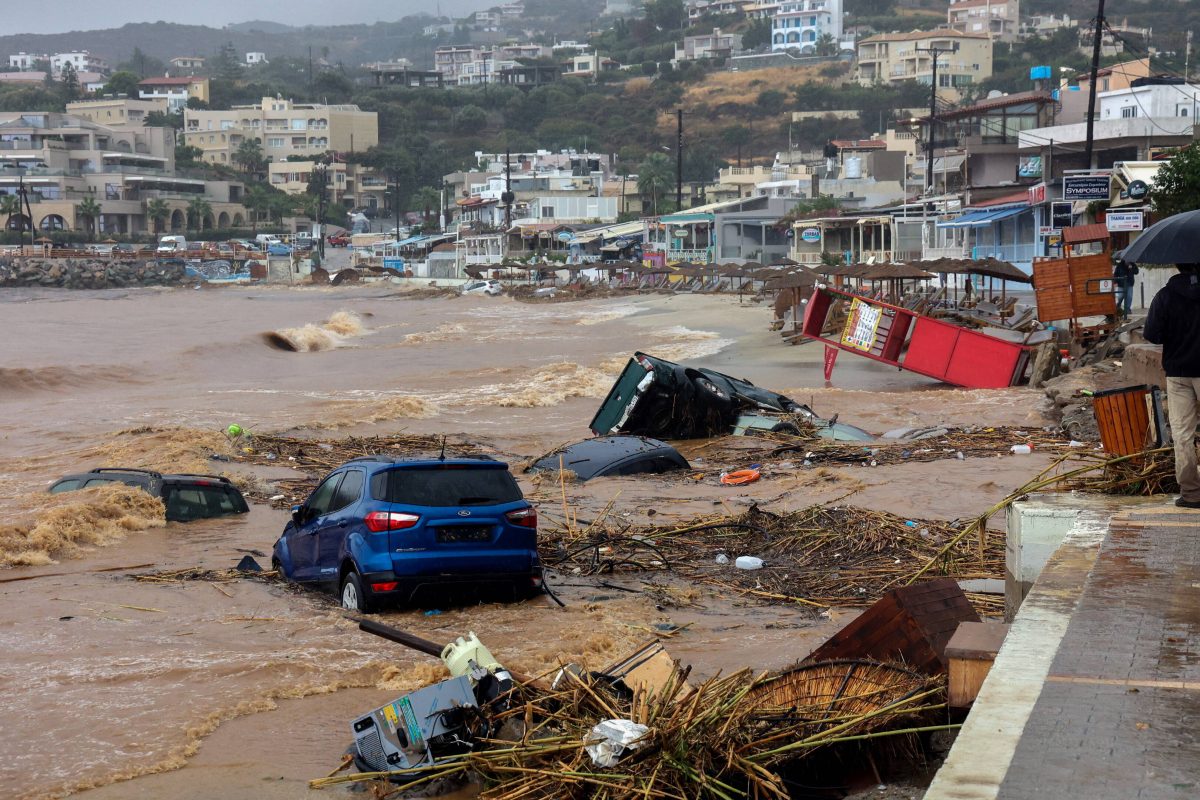 Kreta Ãœberschwemmungen HerbststÃ¼rme Ertrunkene Autos im Meer