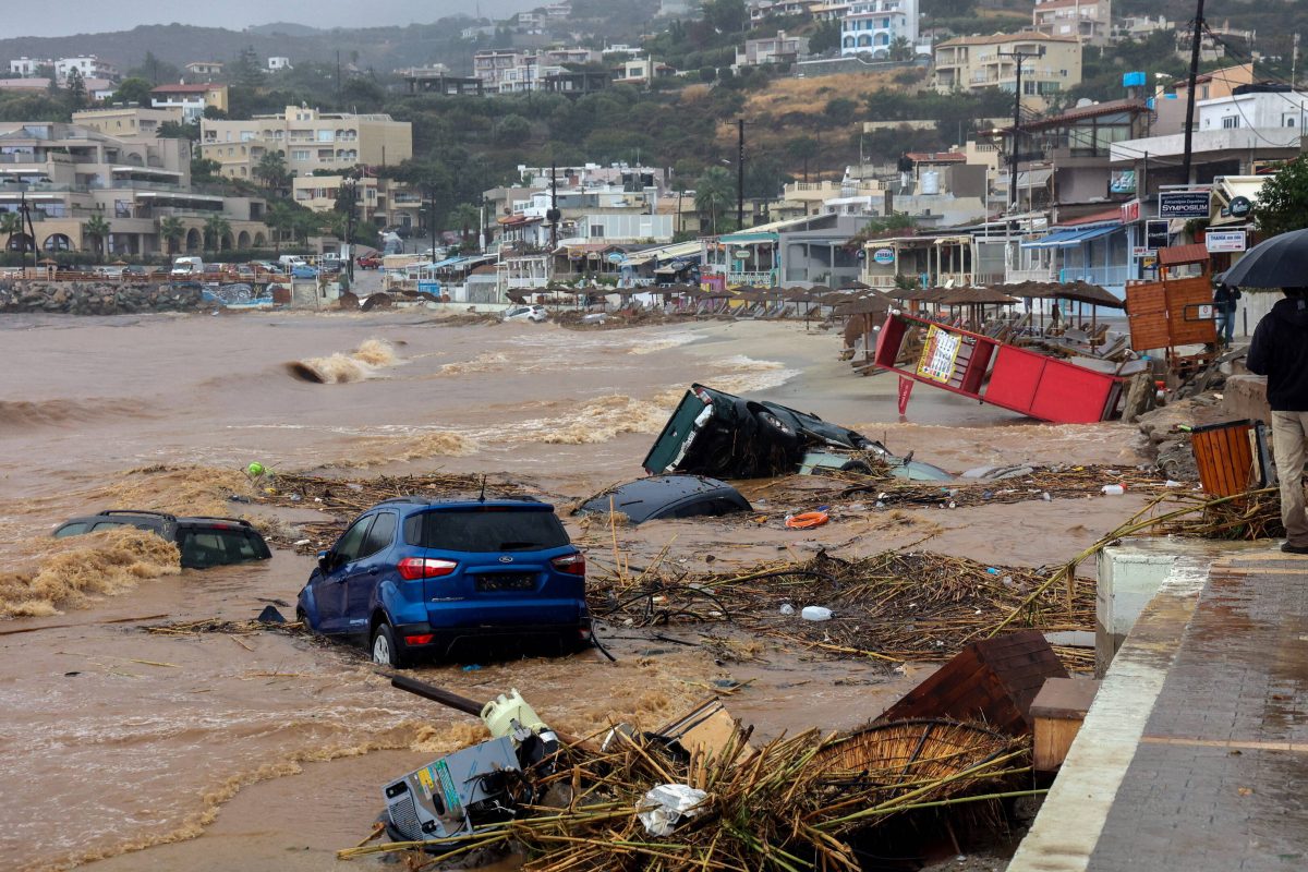 Kreta Überschwemmungen Herbststürme Ertrunkene Autos im Meer
