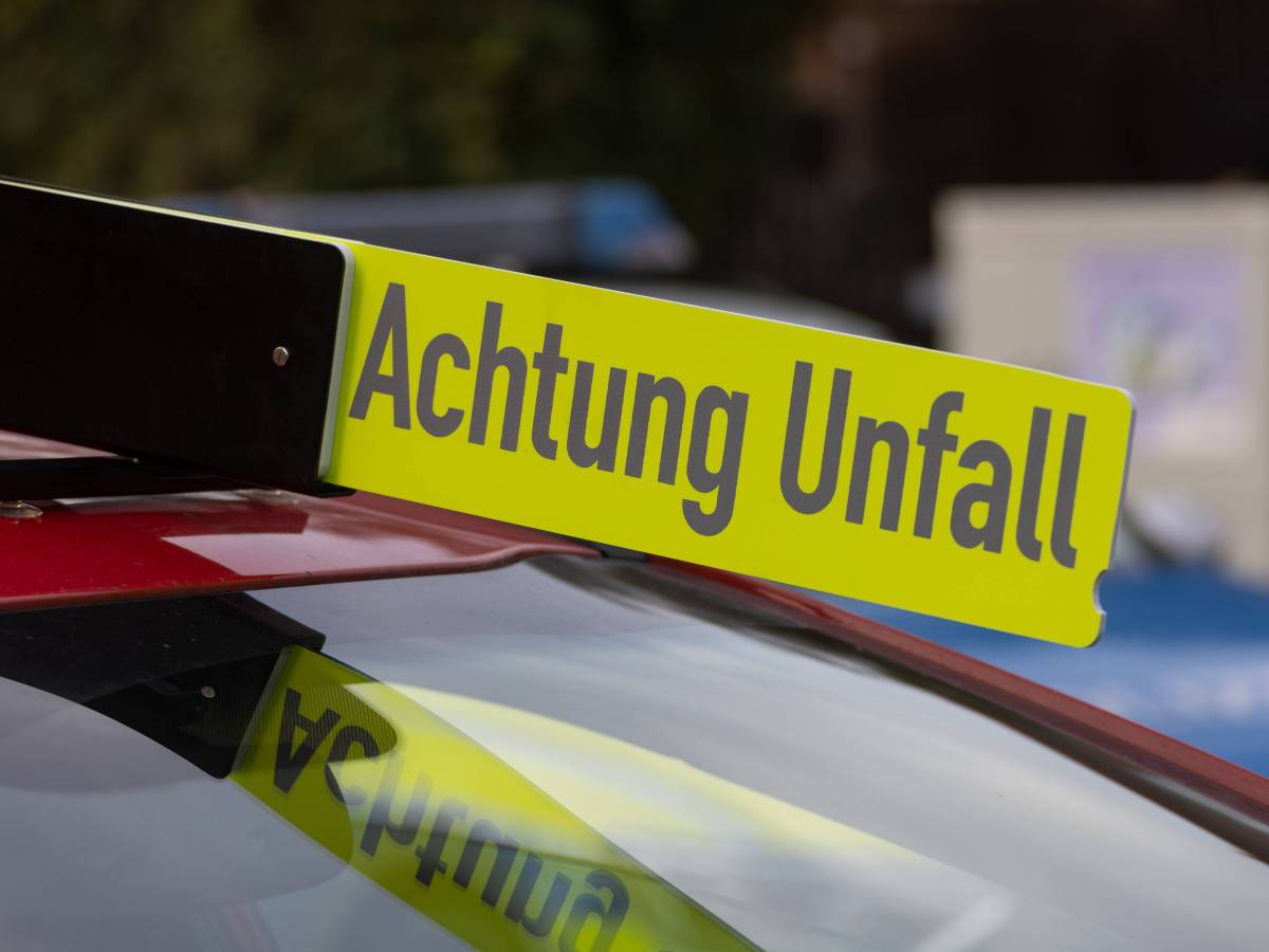 NRW: Polizeiwagen mit dem Schild 