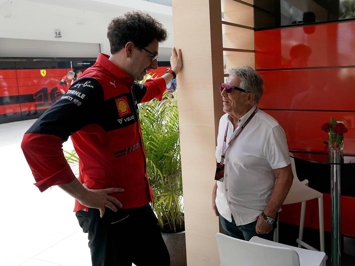 Formel 1 Andretti im Gespräch mit Mattia Binotto.