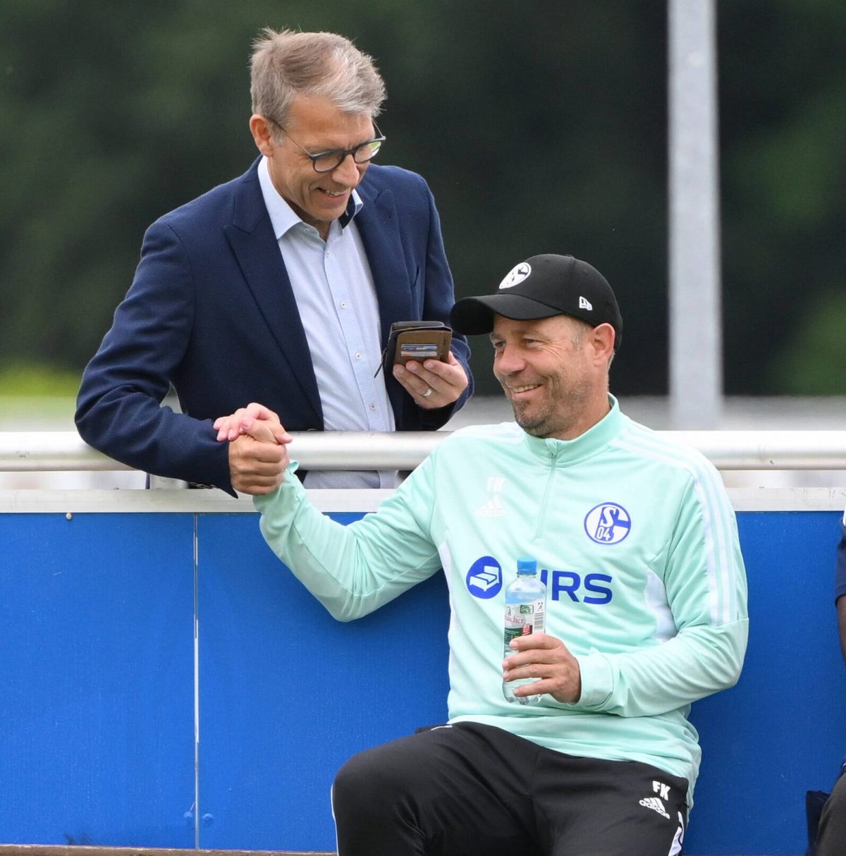FC Schalke 04: Trainer Kramer mit Vorstand Knäbel.