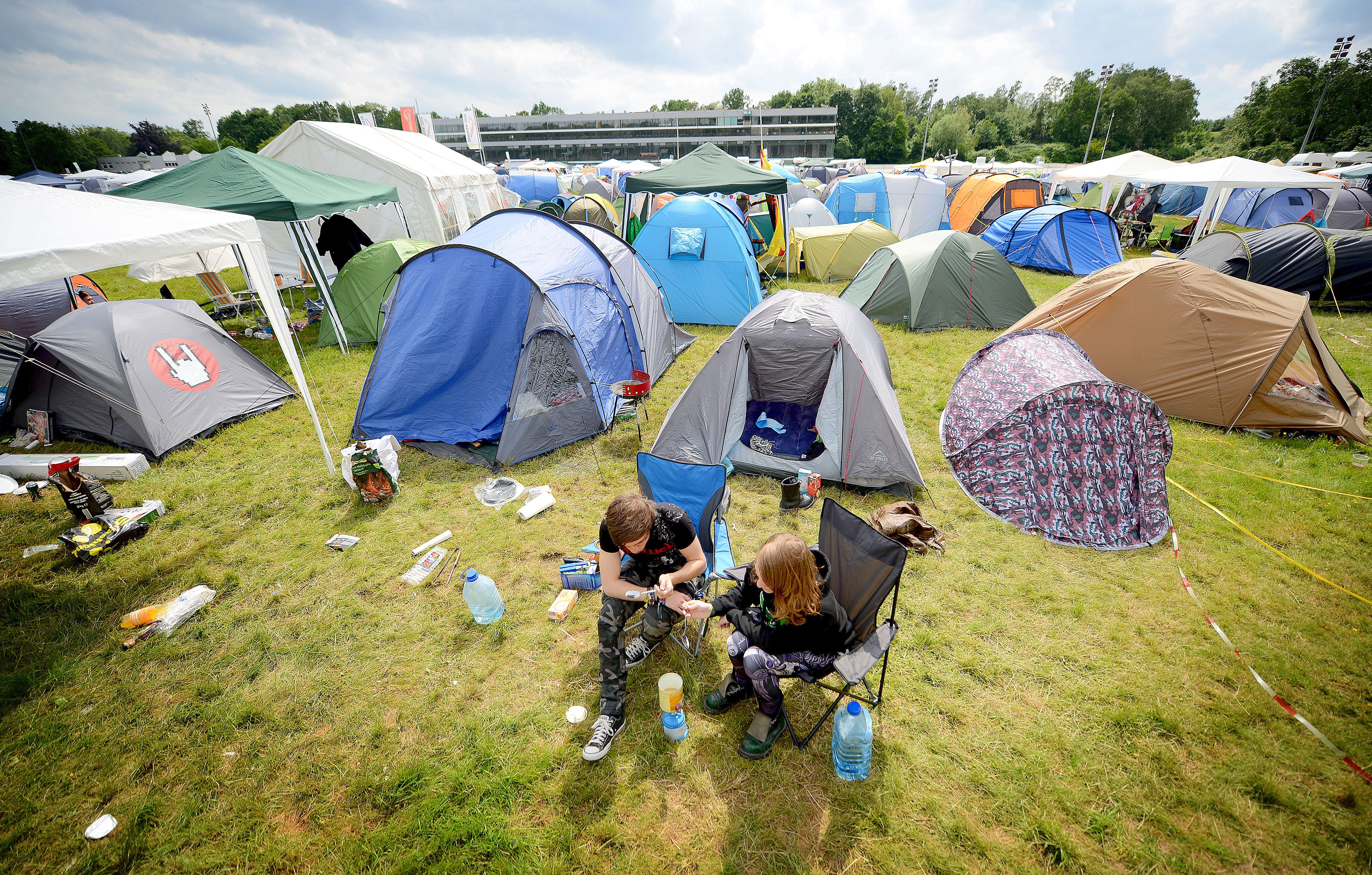 Der Campingplatz auf der Trabrennbahn füllte sich Freitag um die Mittagszeit.