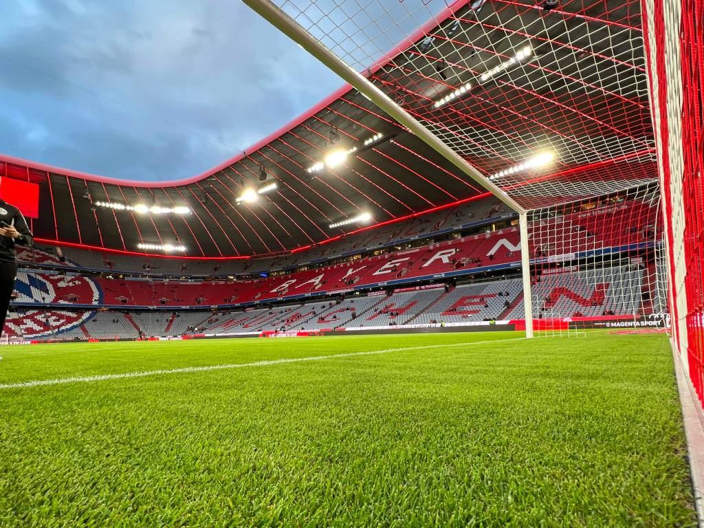 Das leere Stadion von Bayern München.