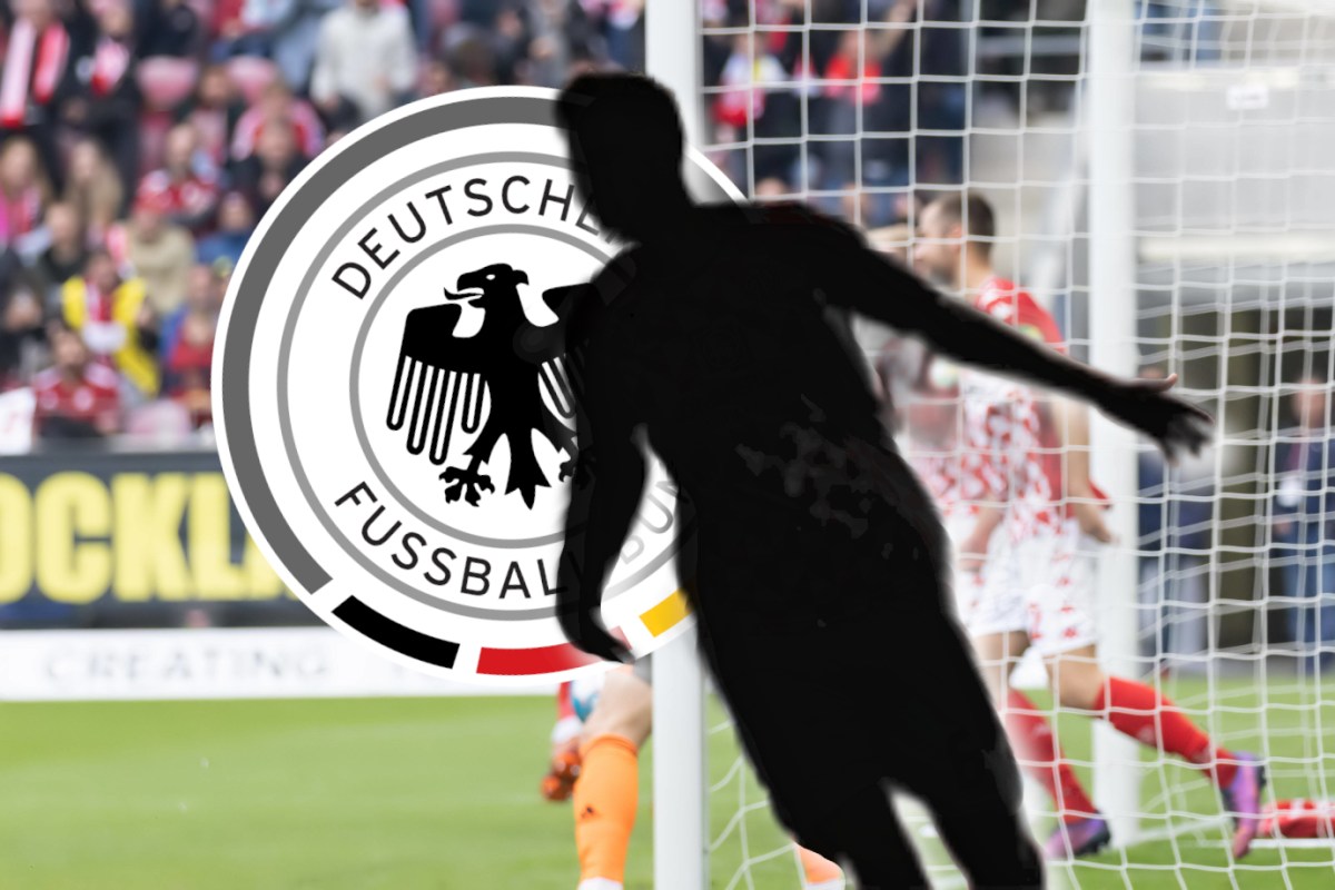 Anton Stach jubelt vor dem DFB-Logo.