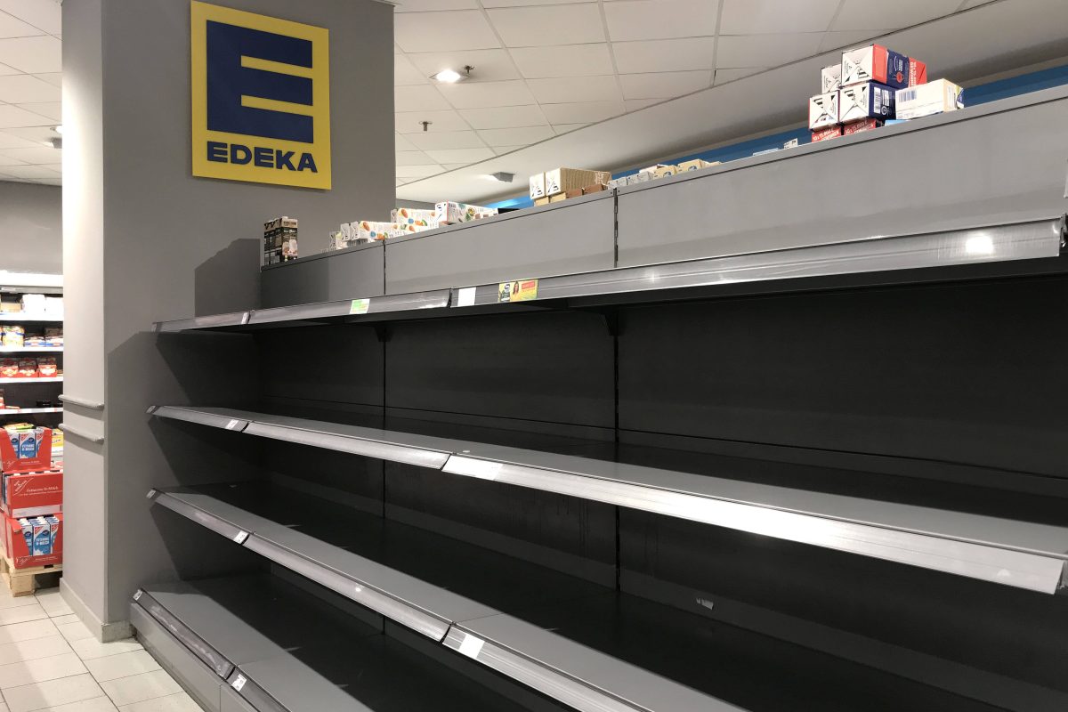Kunden stoßen bei Edeka aktuell häufiger auf leere Regale. Warum, hat ein Supermarkt jetzt erklärt. (Symbolbild)