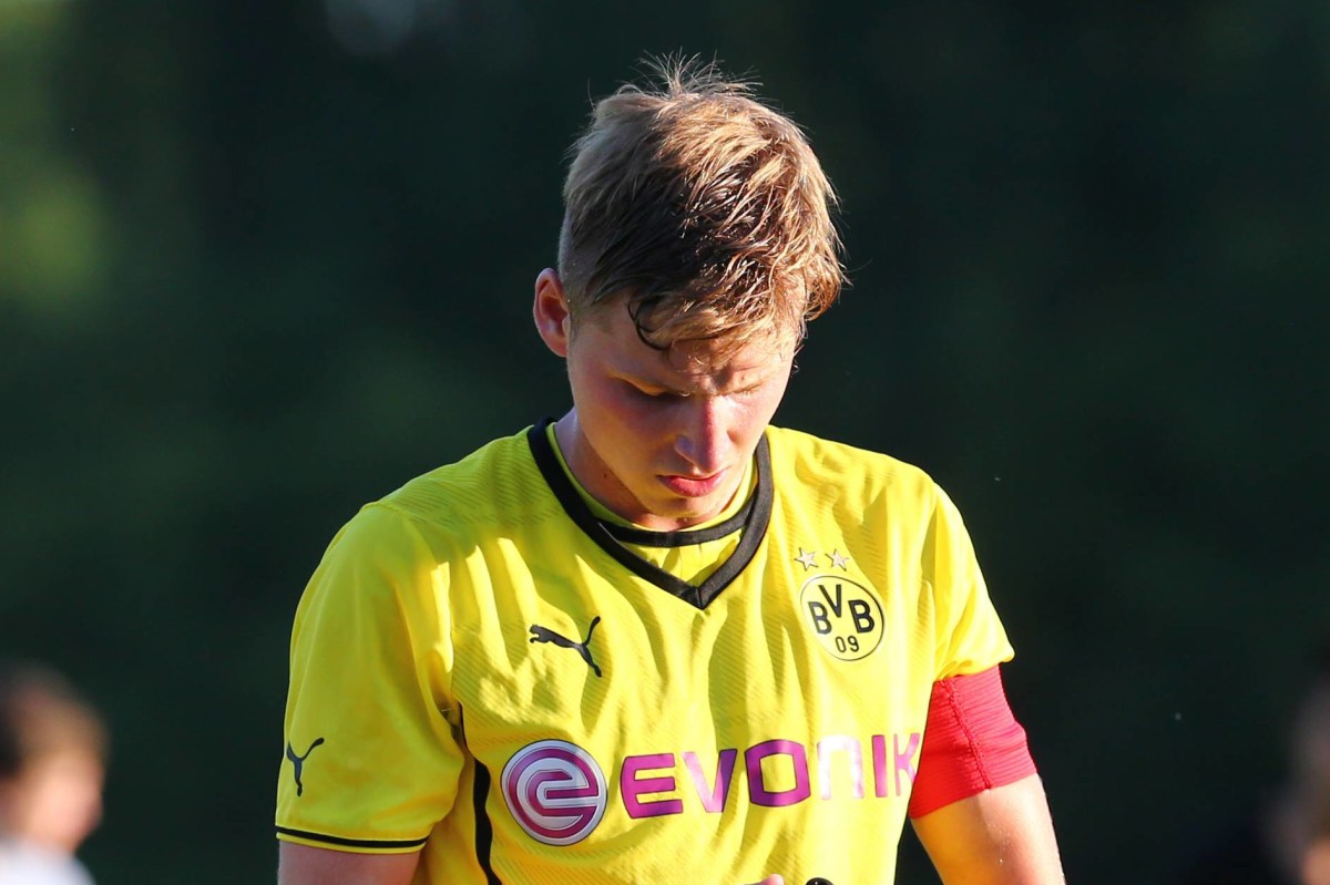 Marc Hornschuh frustriert im Trikot von Borussia Dortmund.