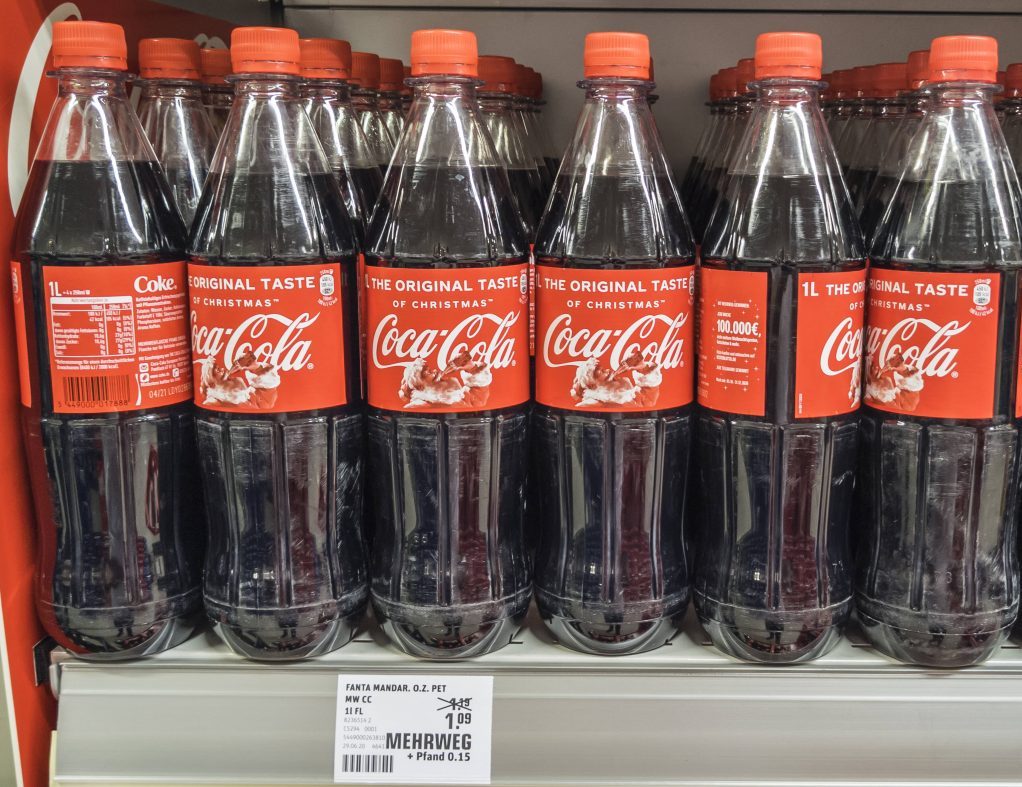 Coca-Cola ändert Deckel von PET-Einwegflaschen – das steckt dahinter