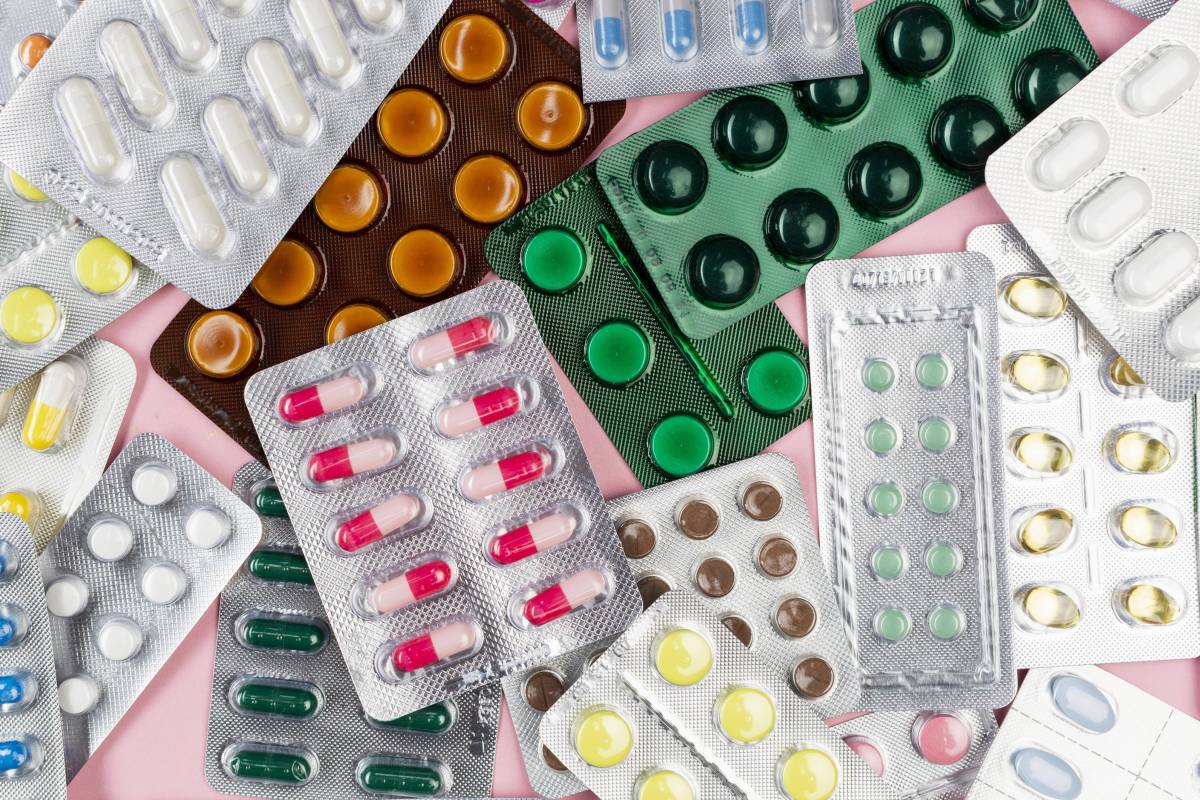 NRW: Mehrere Medikamente auf einem Haufen