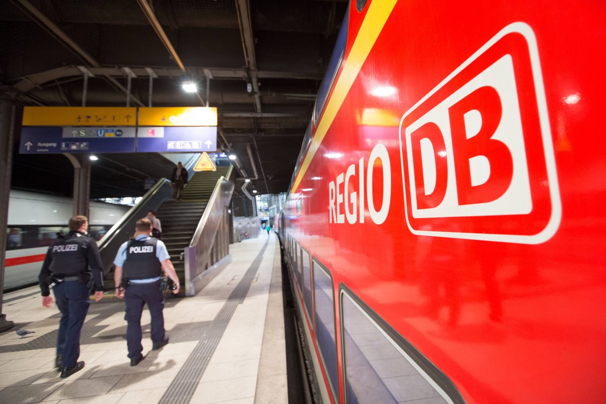 Deutsche Bahn im Ruhrgebiet: Passagiere in Panik! Mann zückt plötzlich Messer im Zug