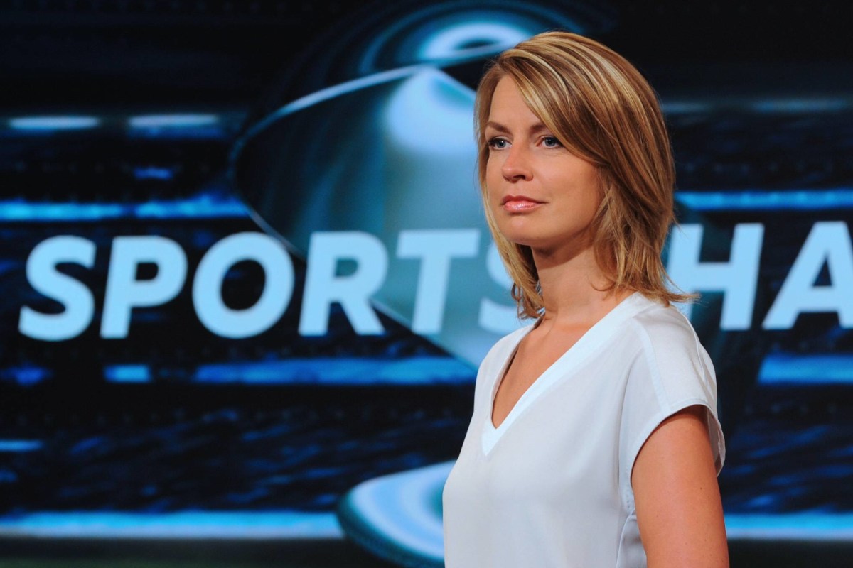 Jessy Wellmer im Studio der ARD-Sportschau.