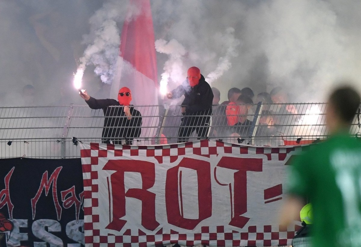 Essen: Ultras beim Spiel RWE gegen Preußen Münster