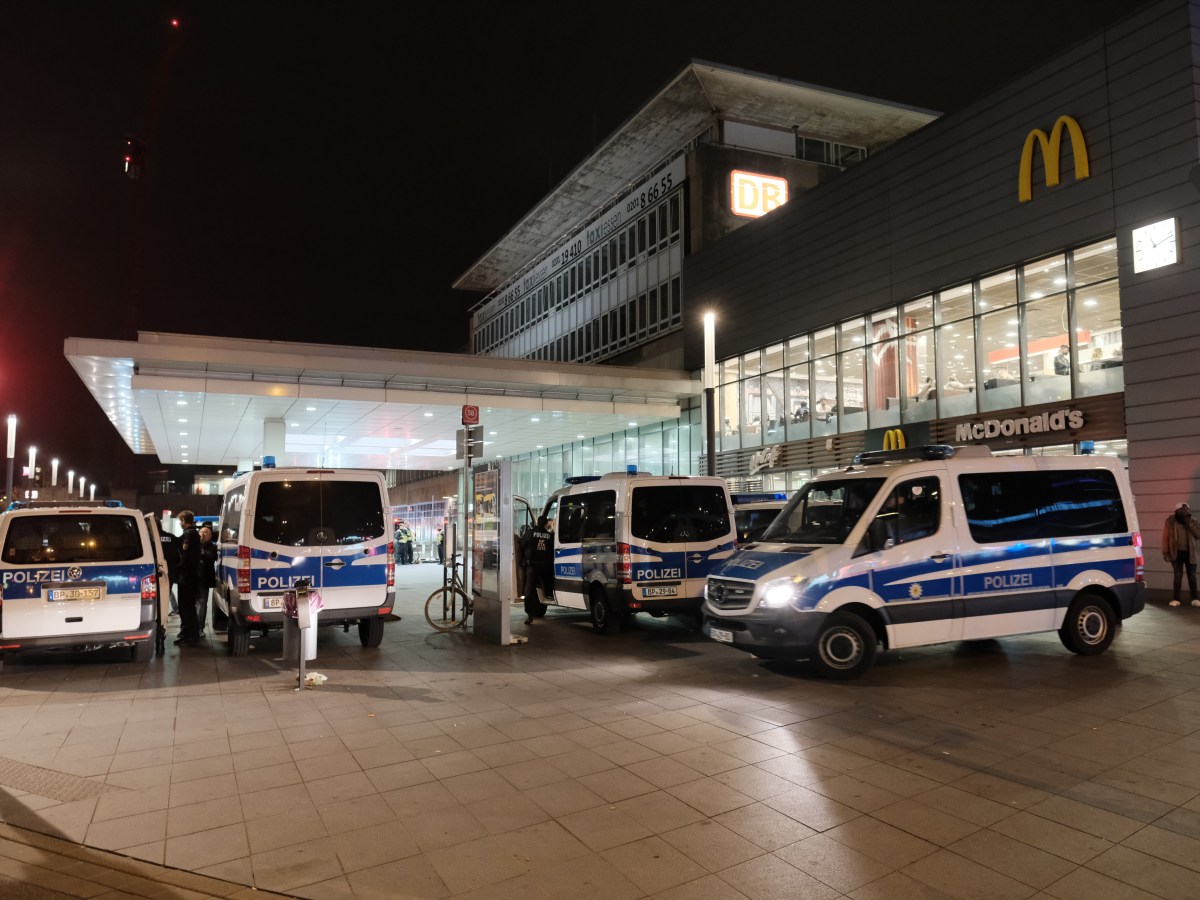 Essen Hauptbahnhof: Polizei checkt Handy von 25-Jährigem – was sie darauf findet, ist absolut widerlich