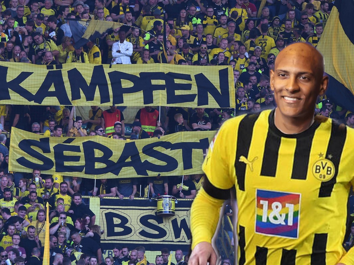 Sebastien Haller schaut im Trikot von Borussia Dortmund auf die Südtribüne.