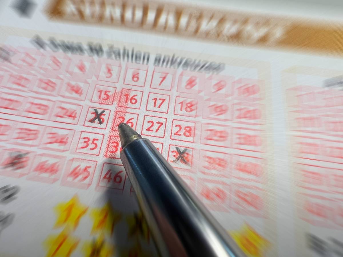 Lotto: Ein Schein wird ausgefüllt