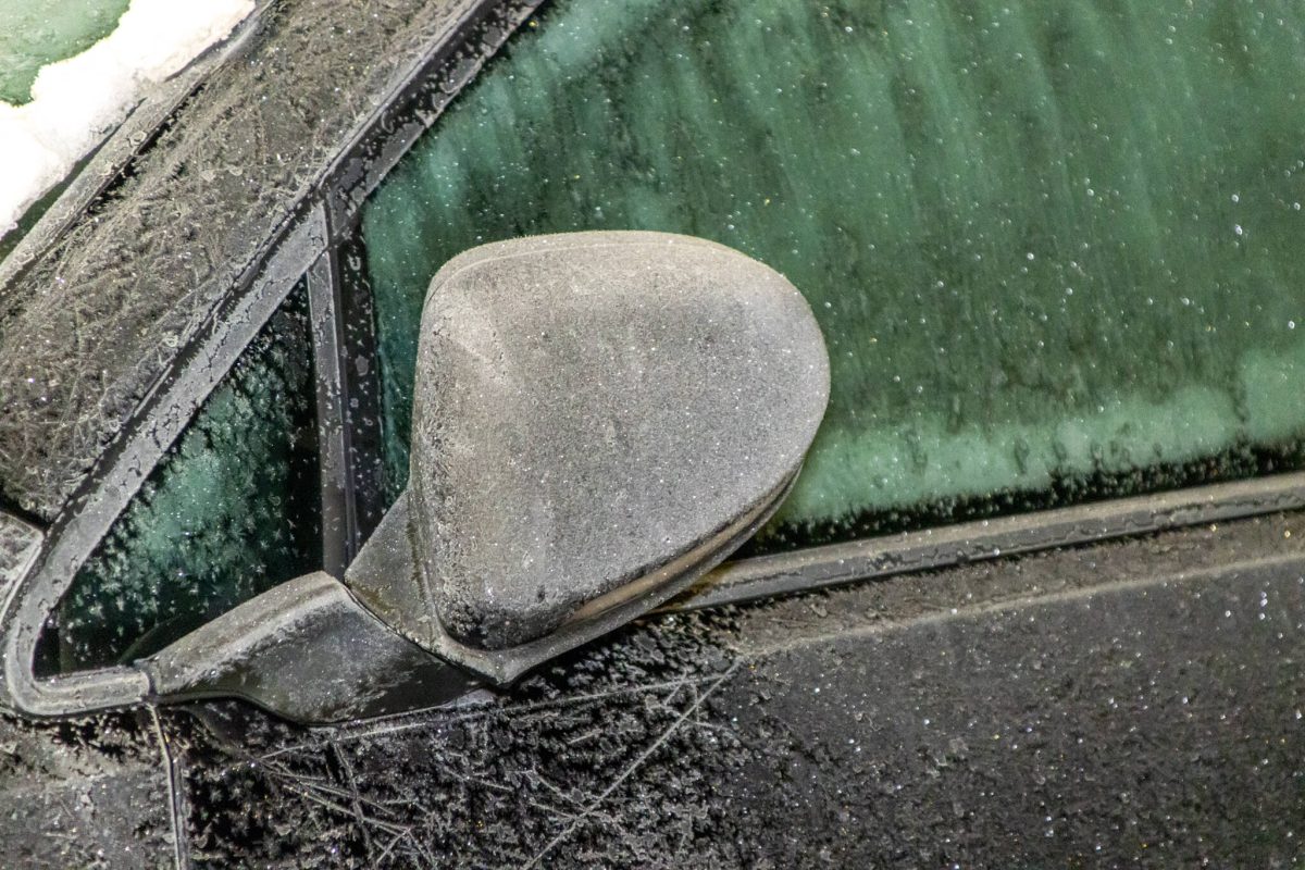Wetter in NRW Eis auf Auto