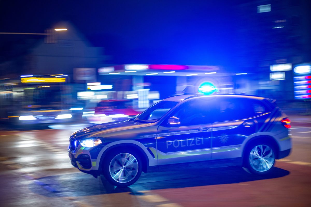 NRW Polizei Blaulicht Bus Symbolbild