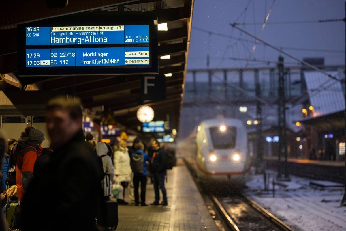 Die Bundespolizei warnt vor den Gefahren an Gleisanlagen. Darauf musst du achten, wenn du mit Deutscher Bahn, Flixtrain und Co. unterwegs bist!