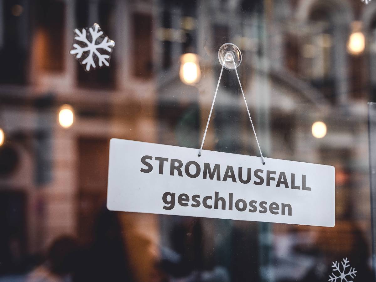 Dortmund: Ein Schild warnt vor Stromausfall