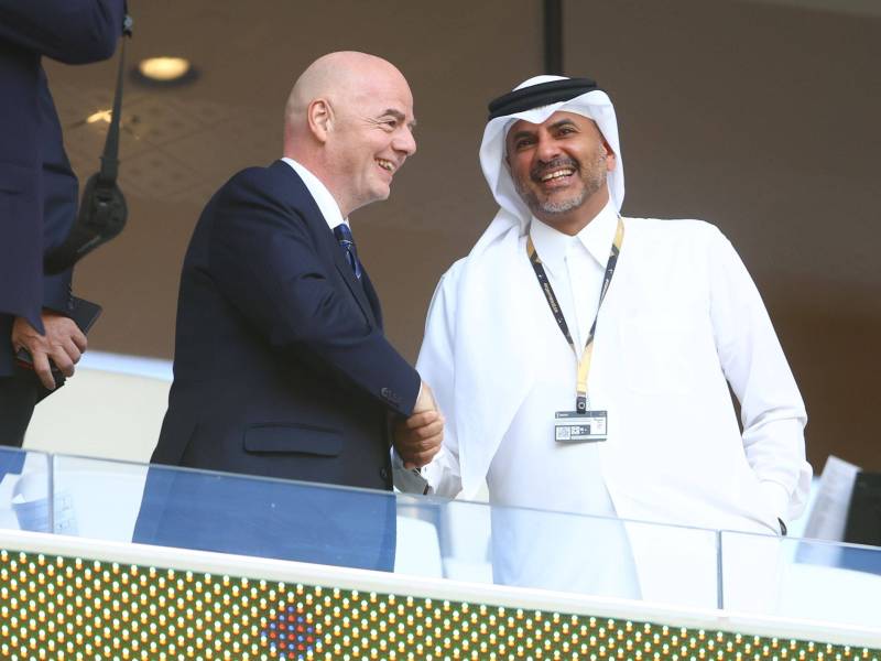 Katar-Emir Scheich Tamim bin Hamad Al Thani und FIFA-Boss Gianni Infantino.