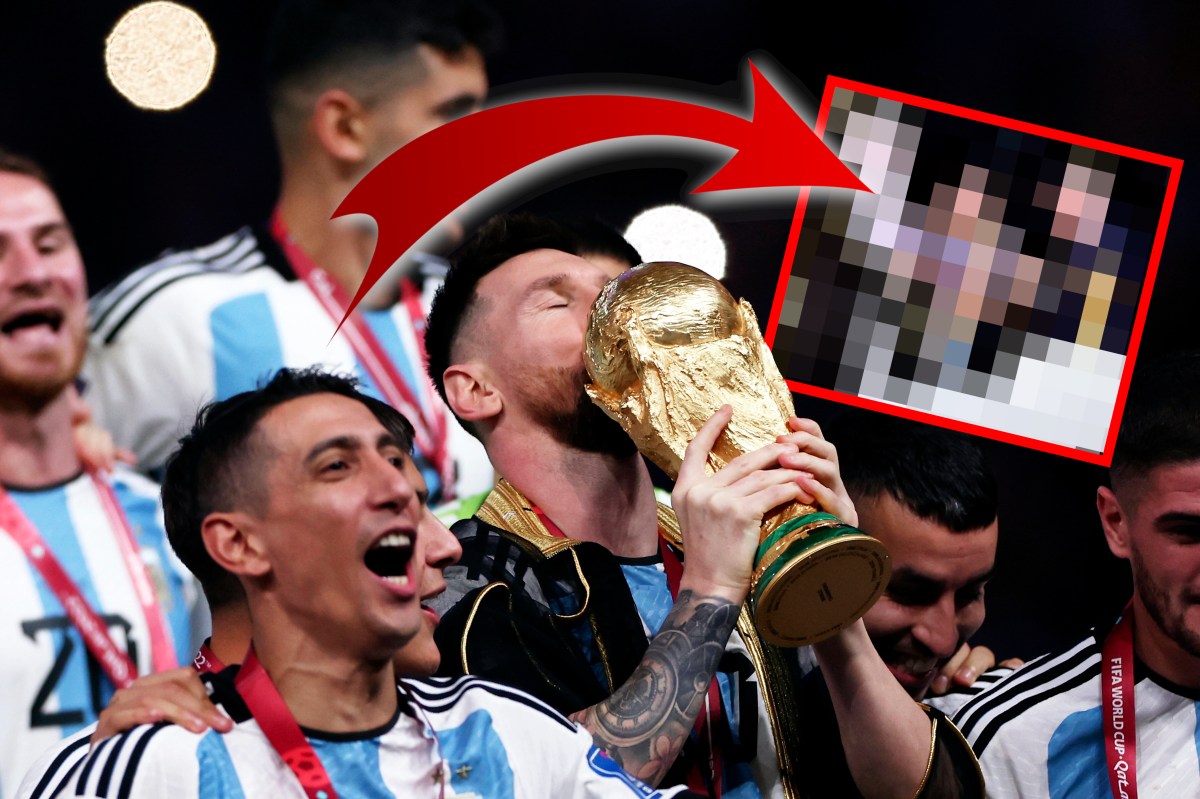 Lionel Messi küsst den WM-Pokal in einer Bischt.