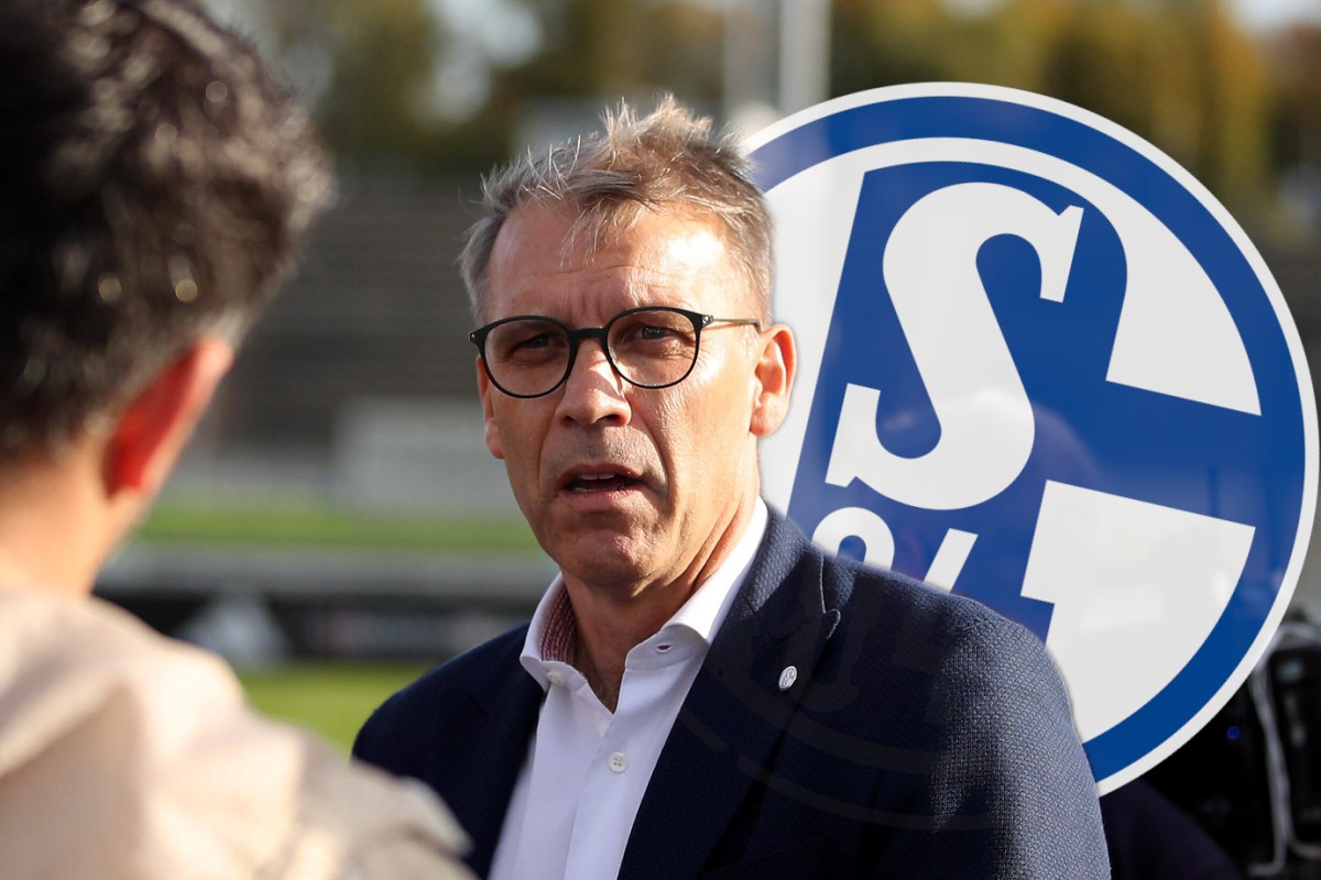 Peter Knäbel auf dem Trainingsgelände des FC Schalke 04 im Journalistengespräch.