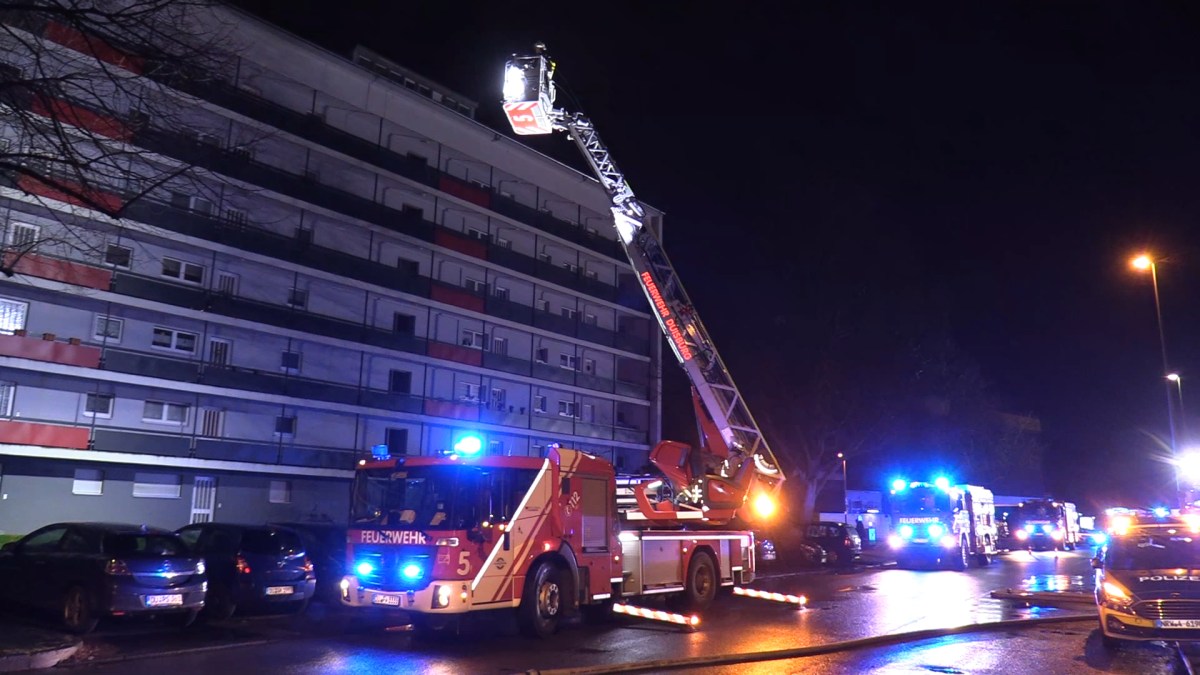 Duisburg: Aufgrund eines Brandes mussten 75 Menschen evakuiert werden