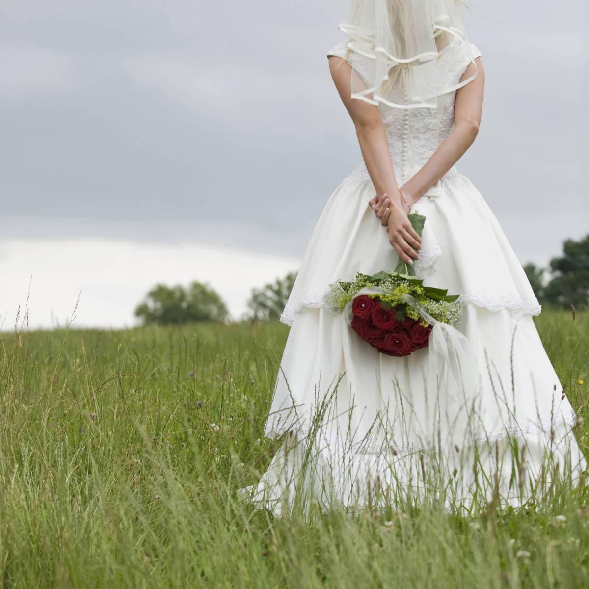 Hochzeit: Braut lädt schwulen Trauzeugen aus – als sie DAS über ihn herausfindet